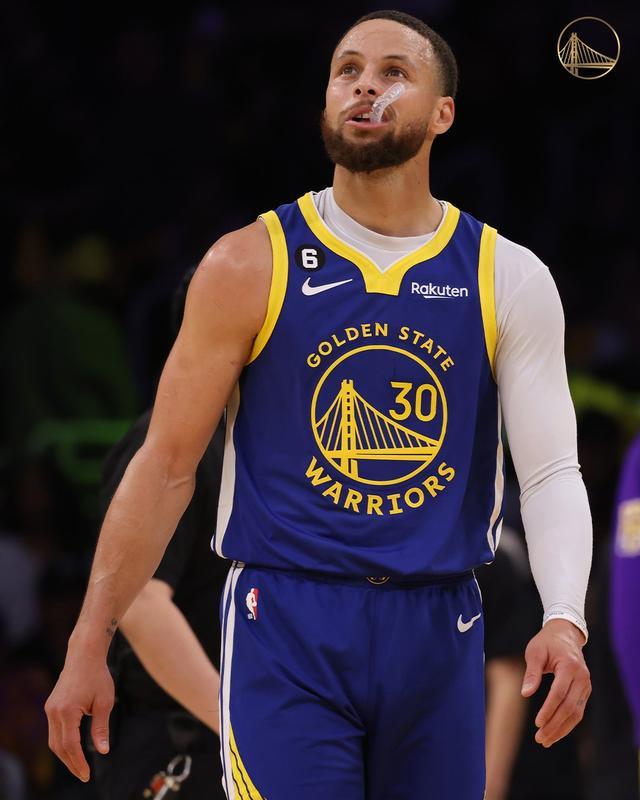 他依然将球 他依然将球